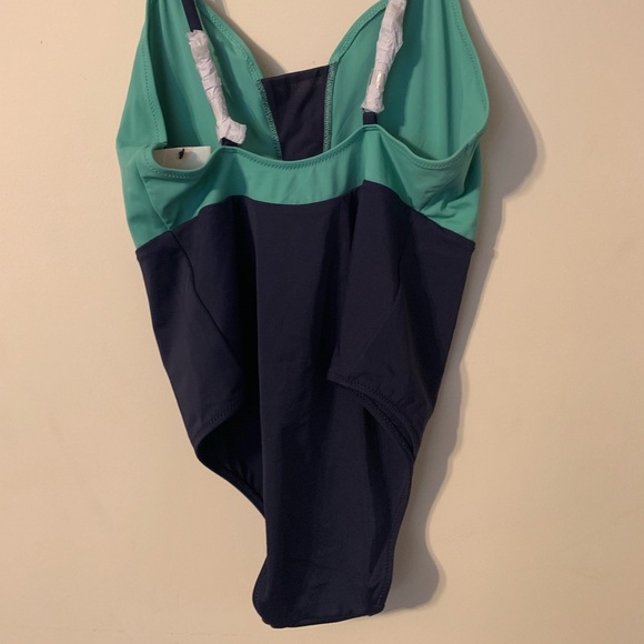 Lively One-piece Swimsuit - Picture 5 of 7